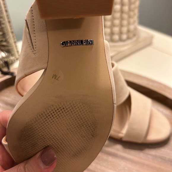 Gianni Bini neutral slides- size 7 - Picture 4 of 6